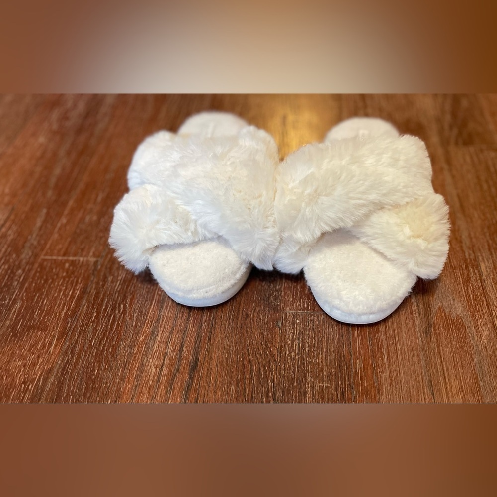 Halluci Women’s Cross Band Soft Plush Slippers - Picture 12 of 14